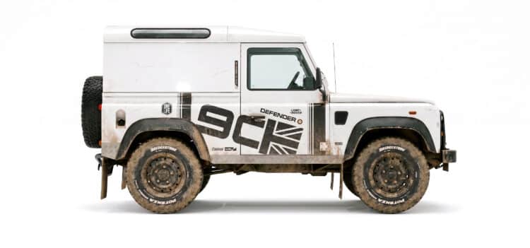 Defender-white---Sticker-Super-Medium-Grey